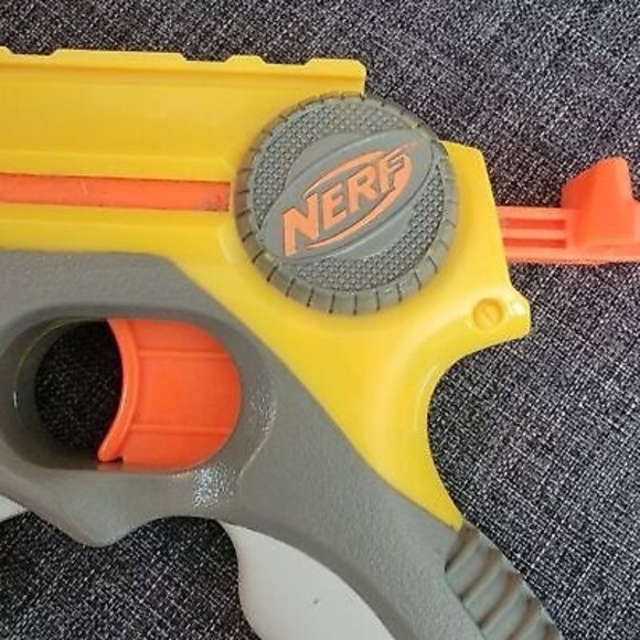 Vintage 2004 NERF  C-307A Pistol Dart Gun With‎ Red Laser Working And 3 Darts - Picture 5 of 5